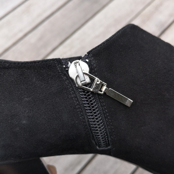 Donald J Pliner suede strappy heels - Picture 5 of 16